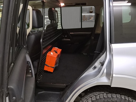 Mitsubishi Pajero 21 of 27