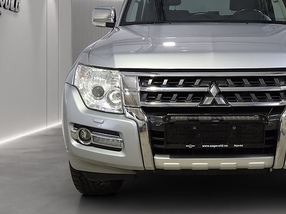 Mitsubishi Pajero 3 of 27