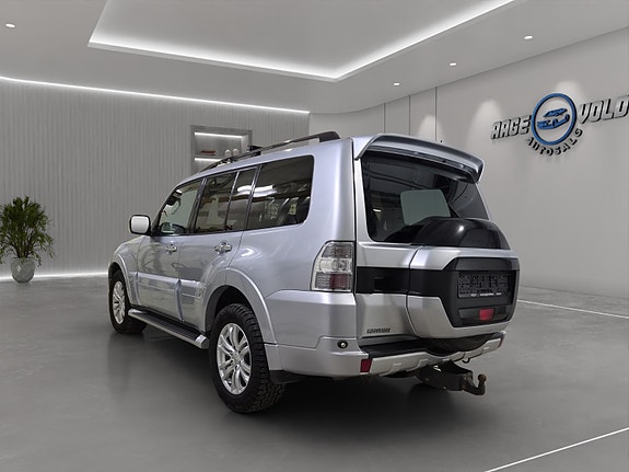 Mitsubishi Pajero 10 of 27