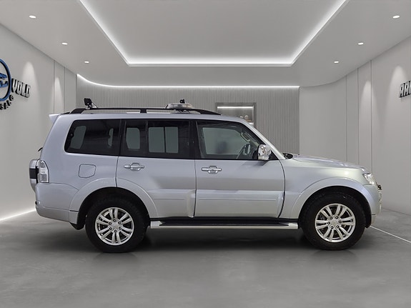 Mitsubishi Pajero 6 of 27