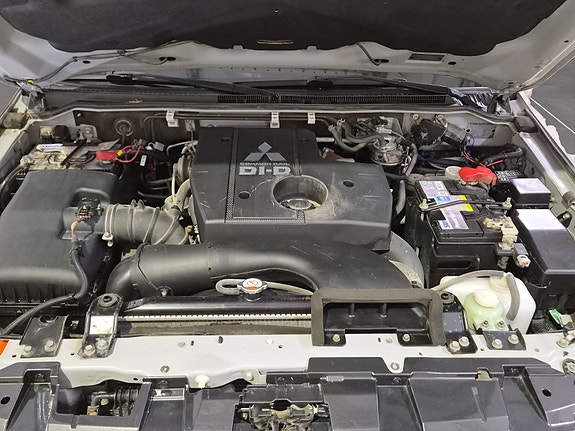 Mitsubishi Pajero 24 of 27