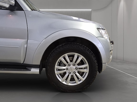 Mitsubishi Pajero 8 of 27