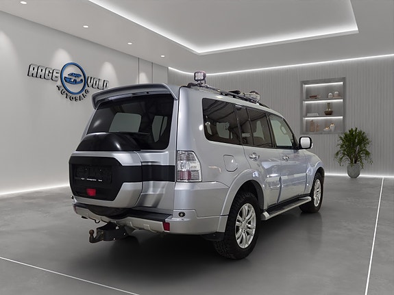 Mitsubishi Pajero 9 of 27