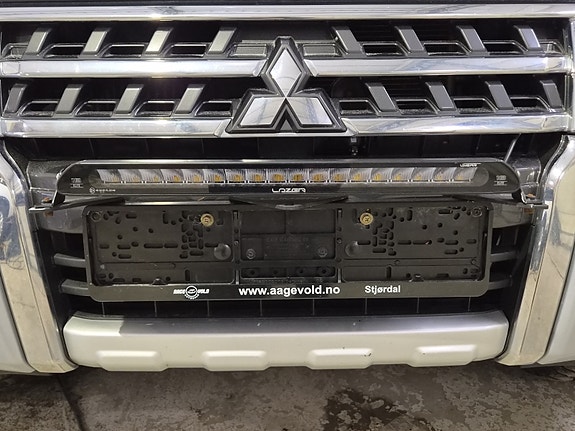 Mitsubishi Pajero 27 of 27