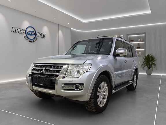 Mitsubishi Pajero 2 of 27