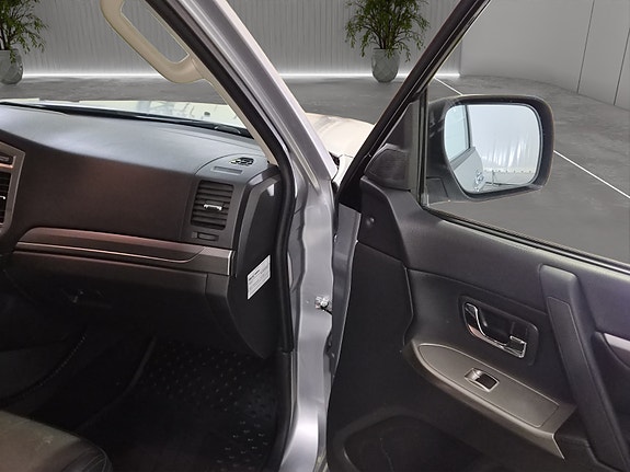 Mitsubishi Pajero 17 of 27