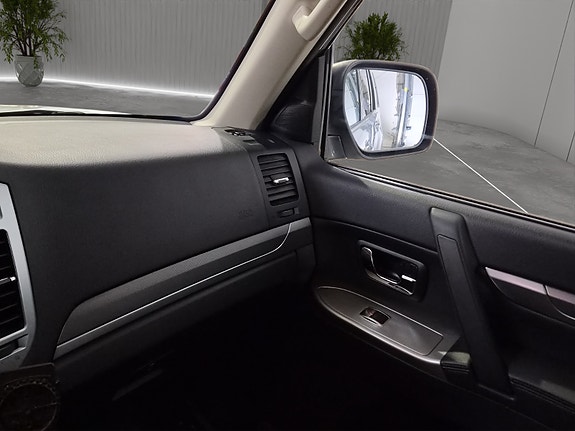 Mitsubishi Pajero 15 of 27