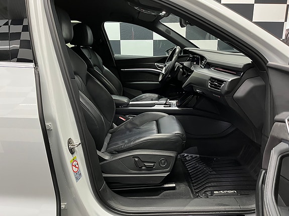 Audi e-tron 19 of 30