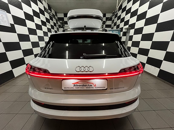 Audi e-tron 8 of 30