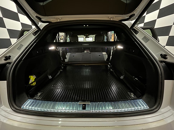 Audi e-tron 14 of 30