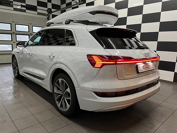 Audi e-tron 9 of 30