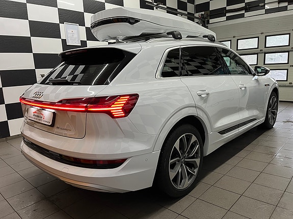 Audi e-tron 6 of 30