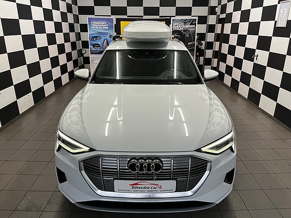 Audi e-tron 4 of 30