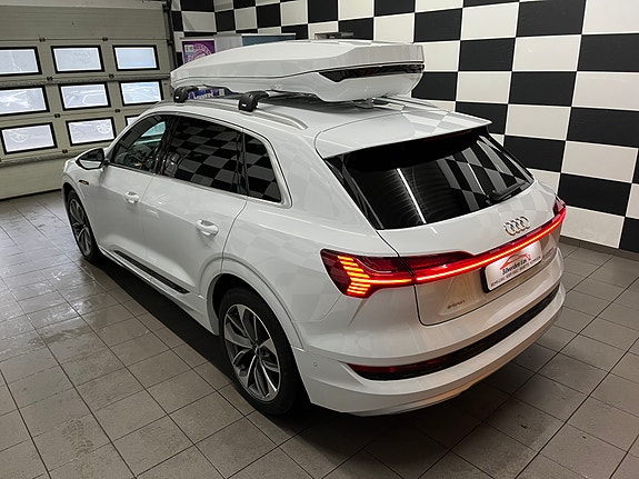 Audi e-tron 10 of 30