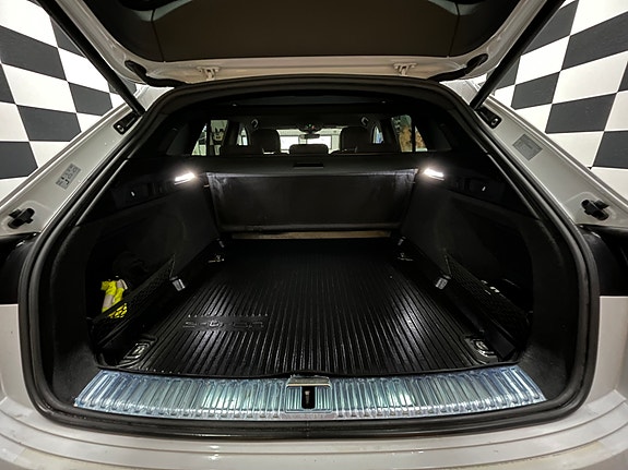 Audi e-tron 13 of 30