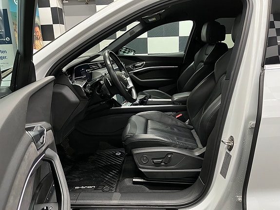 Audi e-tron 16 of 30