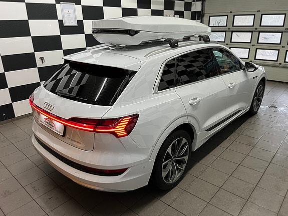 Audi e-tron 7 of 30