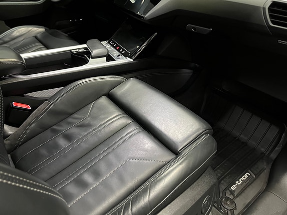 Audi e-tron 24 of 30