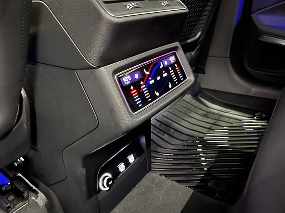 Audi e-tron 29 of 30