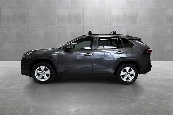 Toyota RAV4 2 of 28