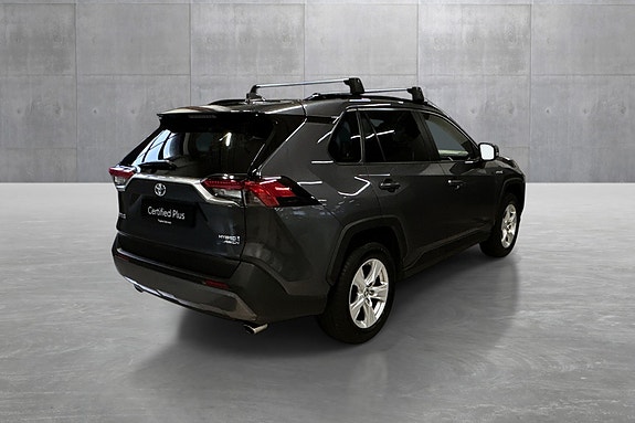 Toyota RAV4 5 of 28