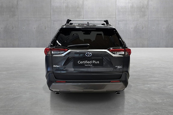 Toyota RAV4 4 of 28
