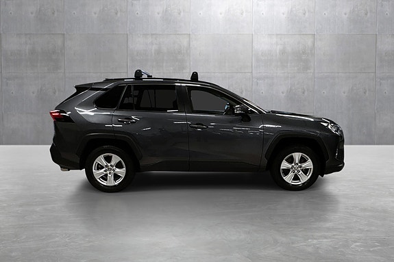 Toyota RAV4 6 of 28