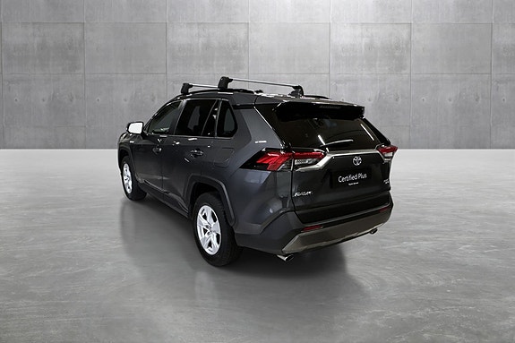 Toyota RAV4 3 of 28
