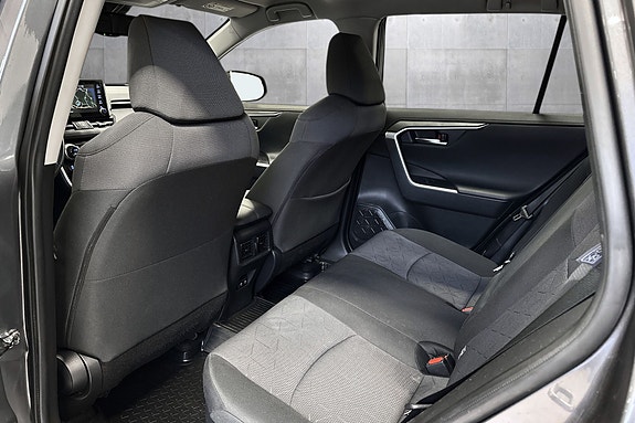 Toyota RAV4 16 of 28