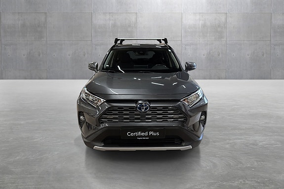 Toyota RAV4 8 of 28