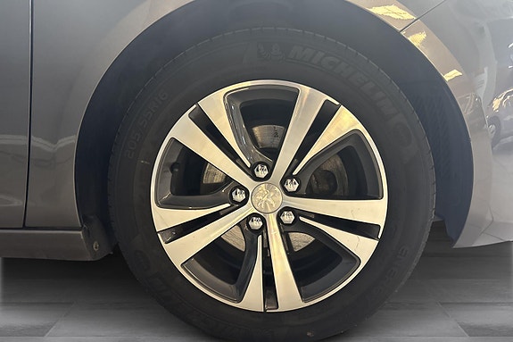Peugeot 308 24 of 27