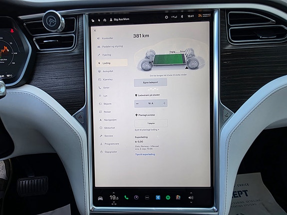 Tesla Model X 17 of 30