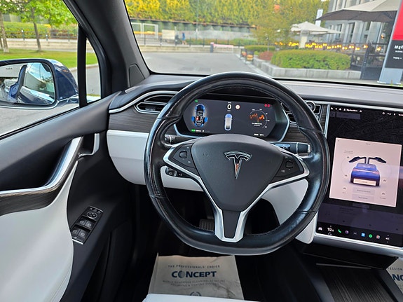 Tesla Model X 25 of 30