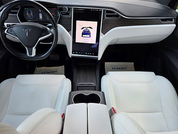 Tesla Model X 24 of 30