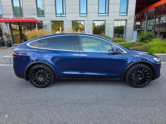 Tesla Model X 3 of 30
