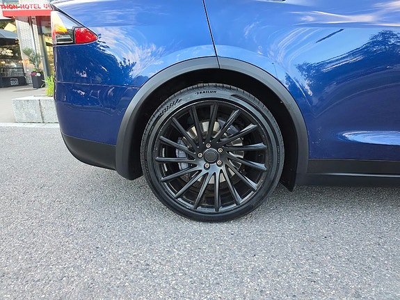 Tesla Model X 4 of 30