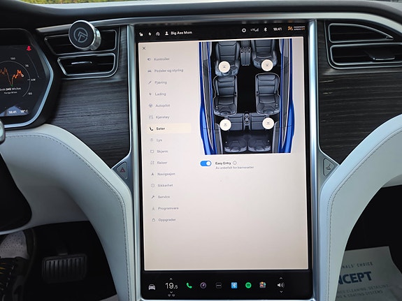 Tesla Model X 15 of 30