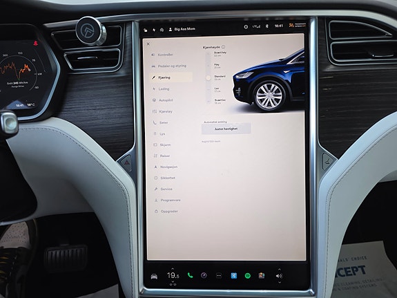 Tesla Model X 18 of 30