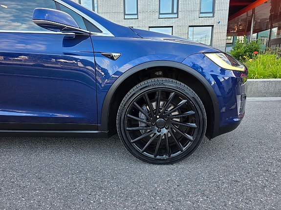 Tesla Model X 5 of 30