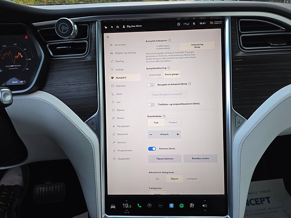 Tesla Model X 16 of 30
