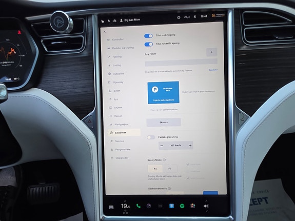 Tesla Model X 14 of 30