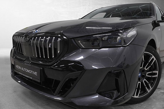 BMW i5 3 of 30