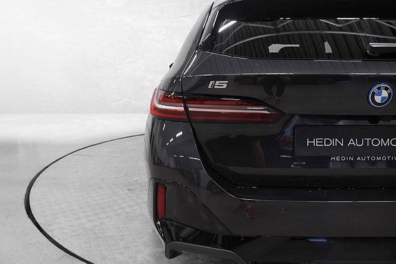 BMW i5 10 of 30