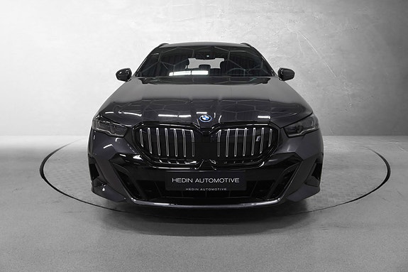 BMW i5 4 of 30