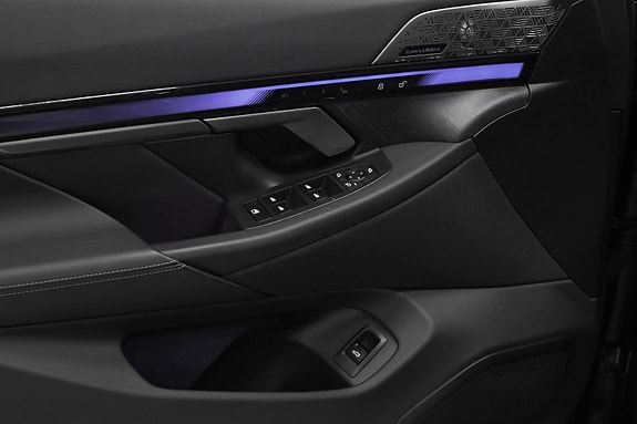 BMW i5 12 of 30
