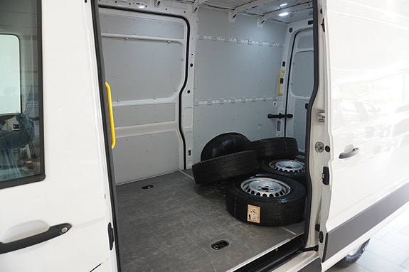 Volkswagen Crafter 8 of 26
