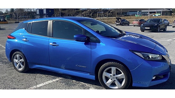 Nissan Leaf 3 of 9
