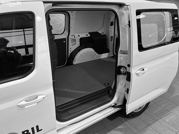 Ford Transit Connect 9 of 24