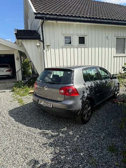 Volkswagen Golf V 2 of 4