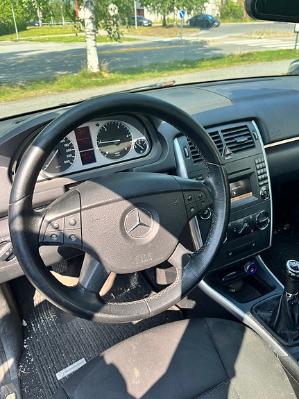 Mercedes-Benz B180 d 5 of 7